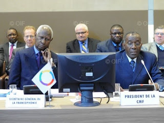 Abdou Diouf, Secrétaire général de la Francophonie et Raymond Tshibanda, Président de la Conférence ministérielle de la Francophonie, ministre de la Coopération internationale et régionale de la RDC, à l’occasion de la 27e session de la CMF. Cyril Bailleul / OIF